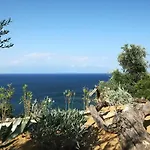 Akria Thea Koróni