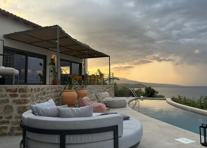 Akria Thea * Koróni